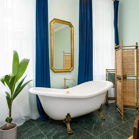 Apartment Apartment Fitzcarraldo With A Bathtub
